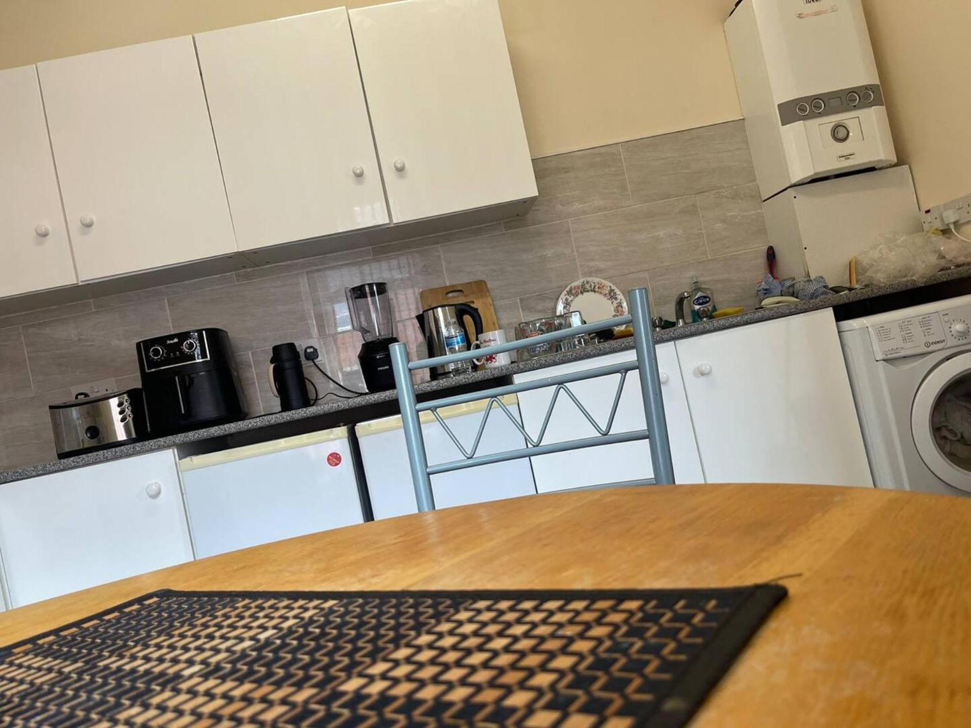 2-Bed Apartment - Sleeps 4 - Street Parking - Wifi Manchester Exterior foto