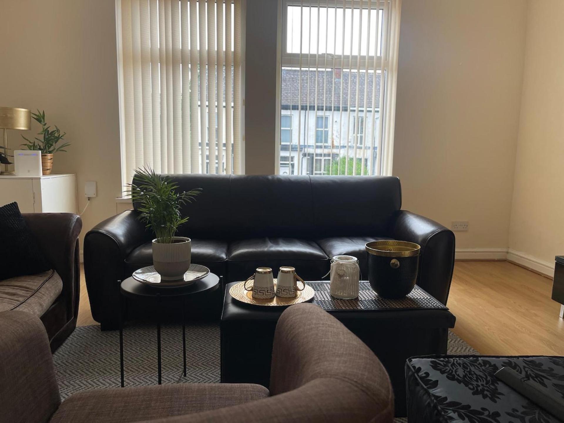 2-Bed Apartment - Sleeps 4 - Street Parking - Wifi Manchester Exterior foto
