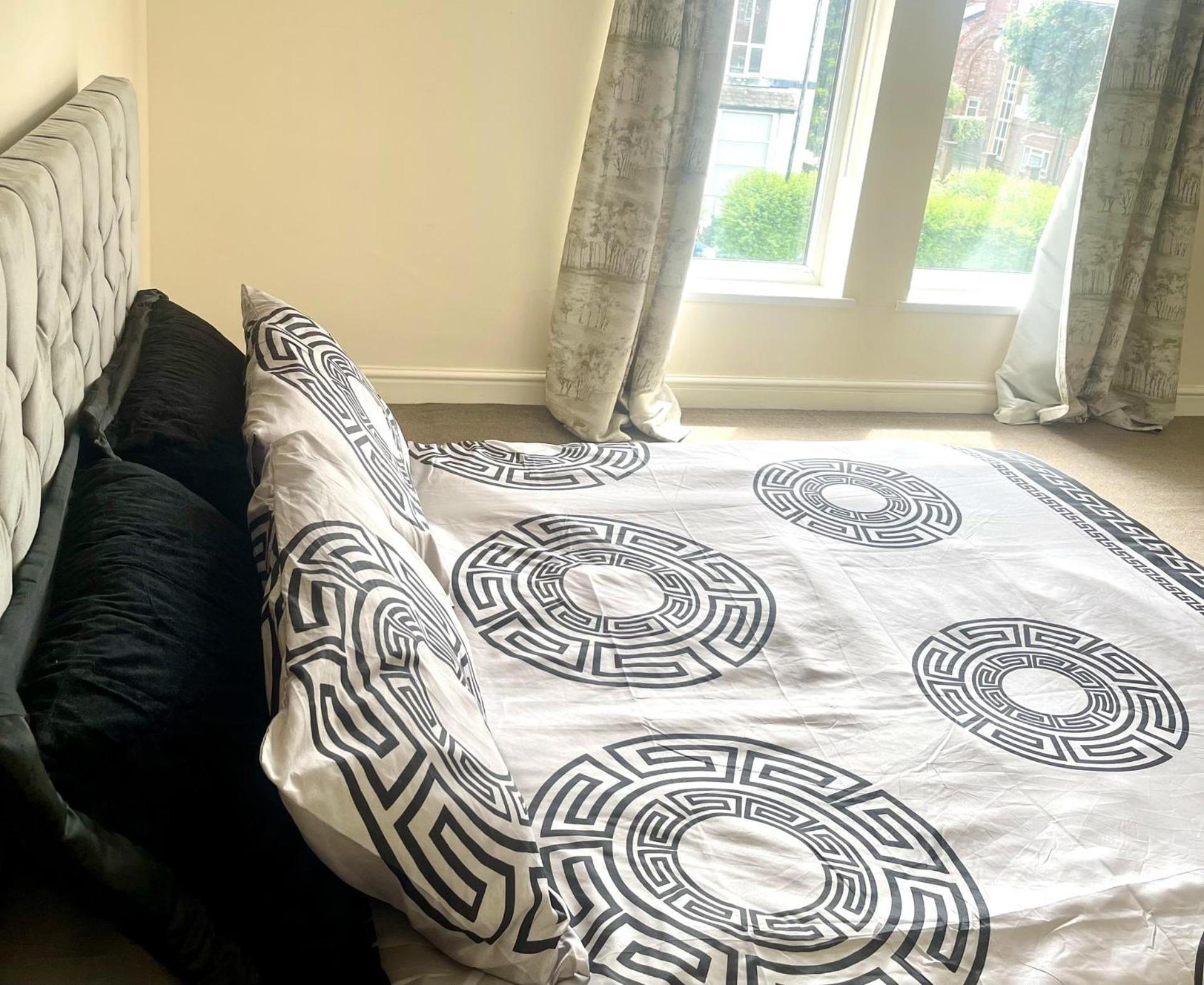 2-Bed Apartment - Sleeps 4 - Street Parking - Wifi Manchester Exterior foto