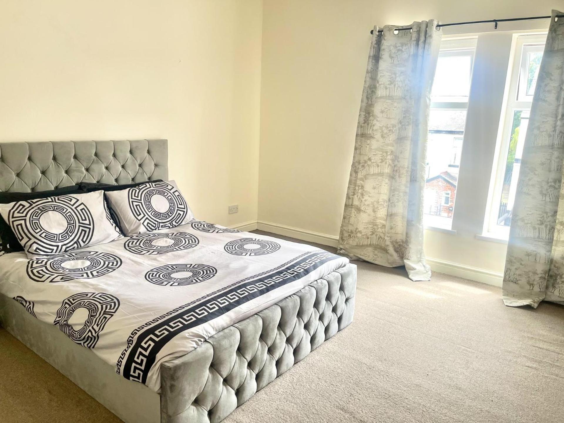 2-Bed Apartment - Sleeps 4 - Street Parking - Wifi Manchester Exterior foto